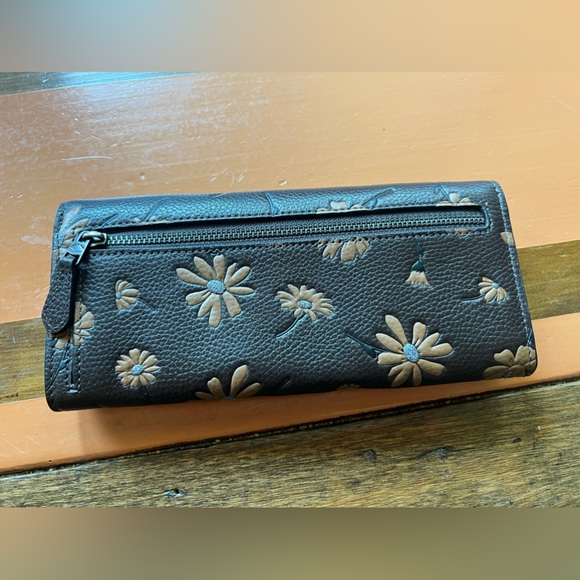 Coach Wyn Soft Wallet with floral print - Picture 5 of 8